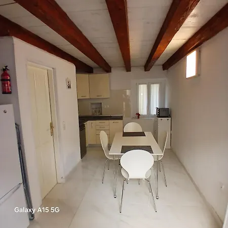 Original Mediterranean House بيت للعطل *