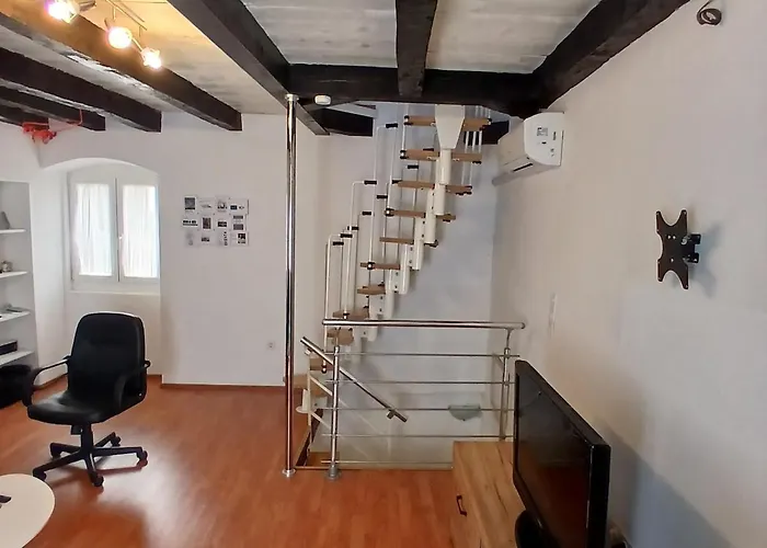 Original Mediterranean House بيت للعطل