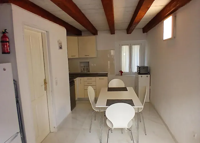 Original Mediterranean House بيت للعطل *